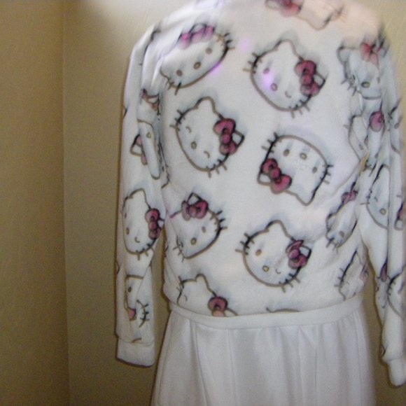 Hello Kitty White Plush Fleece Sweatshirt by Sanrio JR. Women's Sizes New Sealed - Picture 4 of 12